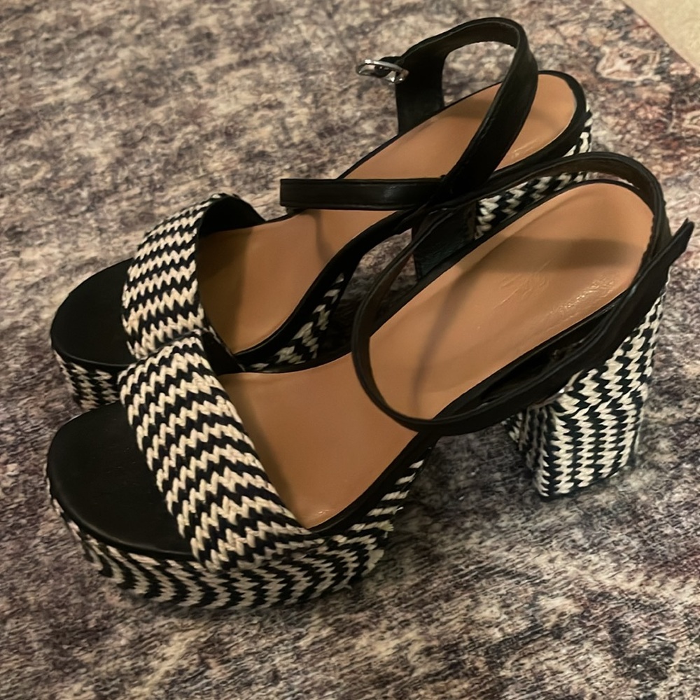 Sandal - Picture 3 of 5